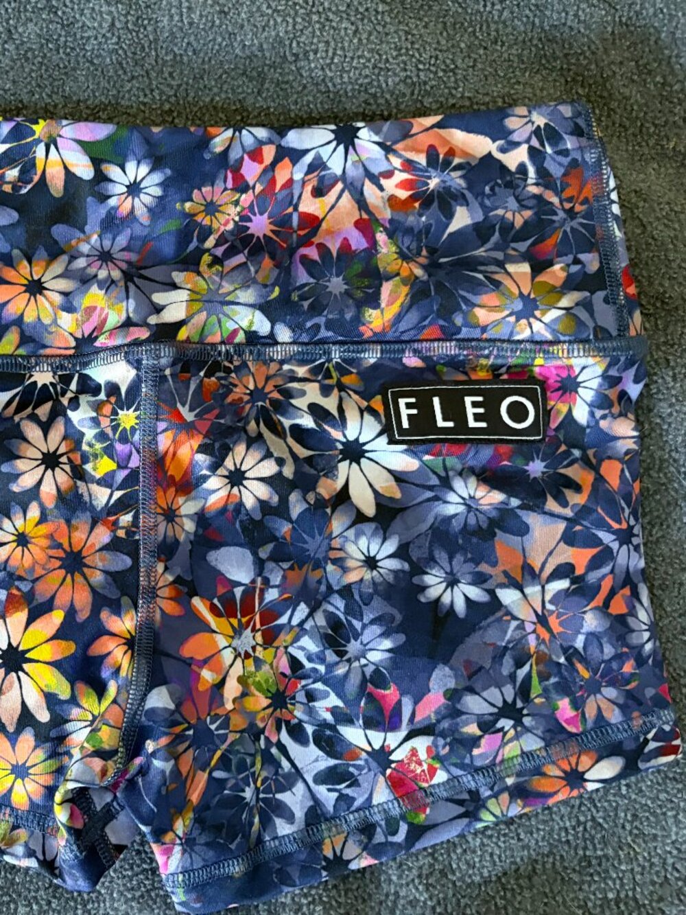 FLEO NWT Floral Workout Shorts Small Mid Rise Fitted Athletic Gym